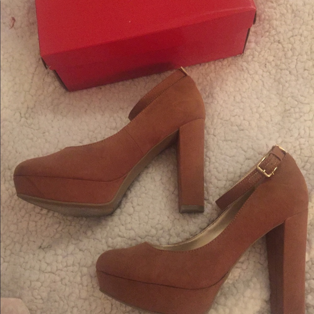 GUESS ANKLE STRAP PLATFORM HEELS (CAMEL COLOR) 8